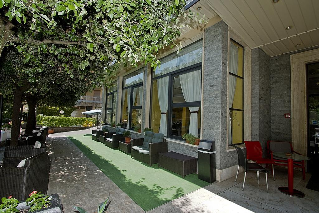 Hotel Mediterraneo Chianciano Terme Exterior foto